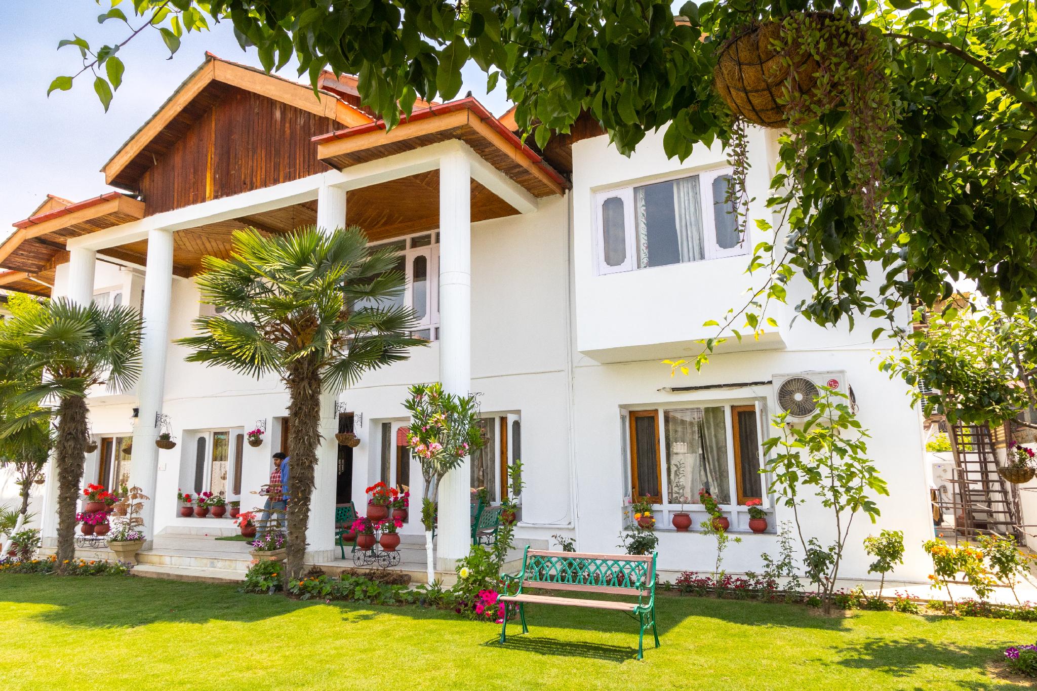 Book I K Inn – Best Hotel in Srinagar