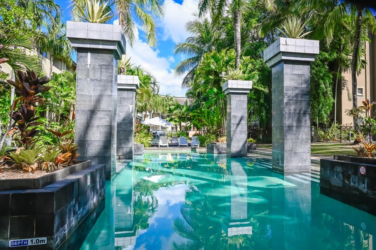 Book Tropical Paradise Cairns – 9 Pools,Gym, & BBQ – Best Hotel in Cairns