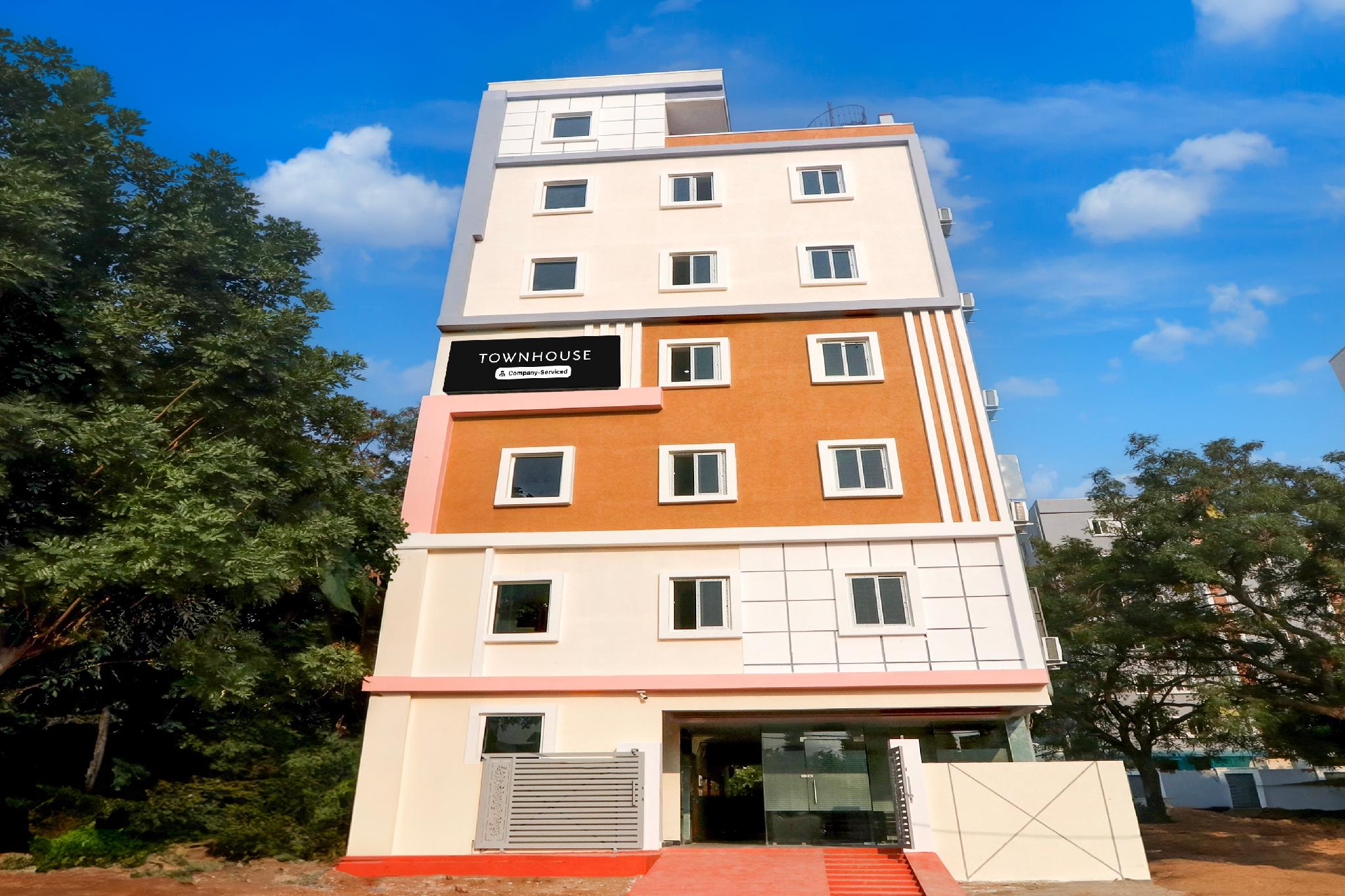 Book Super Townhouse Nanak Ram Guda Near WaveRock SEZ – Best Hotel in Hyderabad