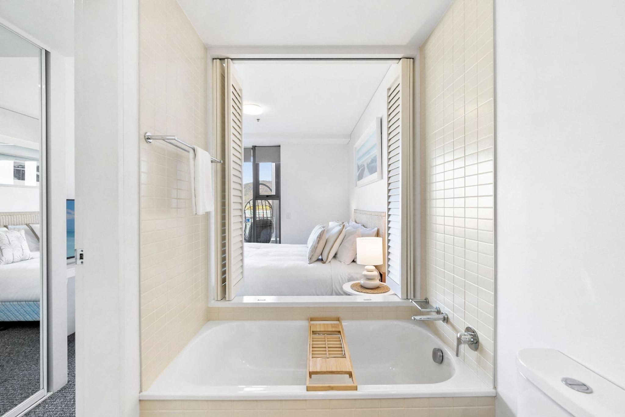 Book Lux Waterfront – prime location Pool Gym Sauna – Best Hotel in Cairns