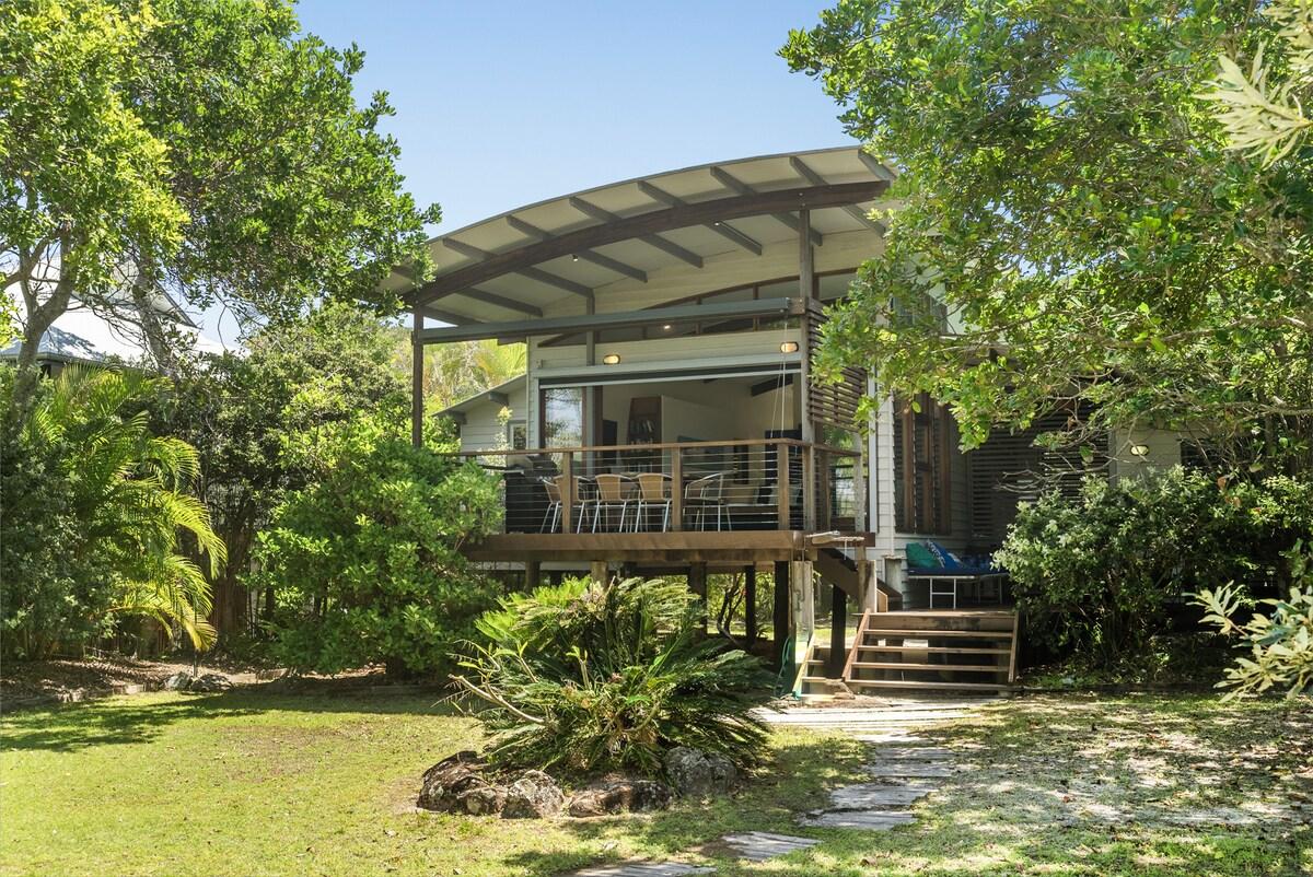 Book Tallows Beach – Beachfront Suffolk Park House – Best Hotel in Byron Bay