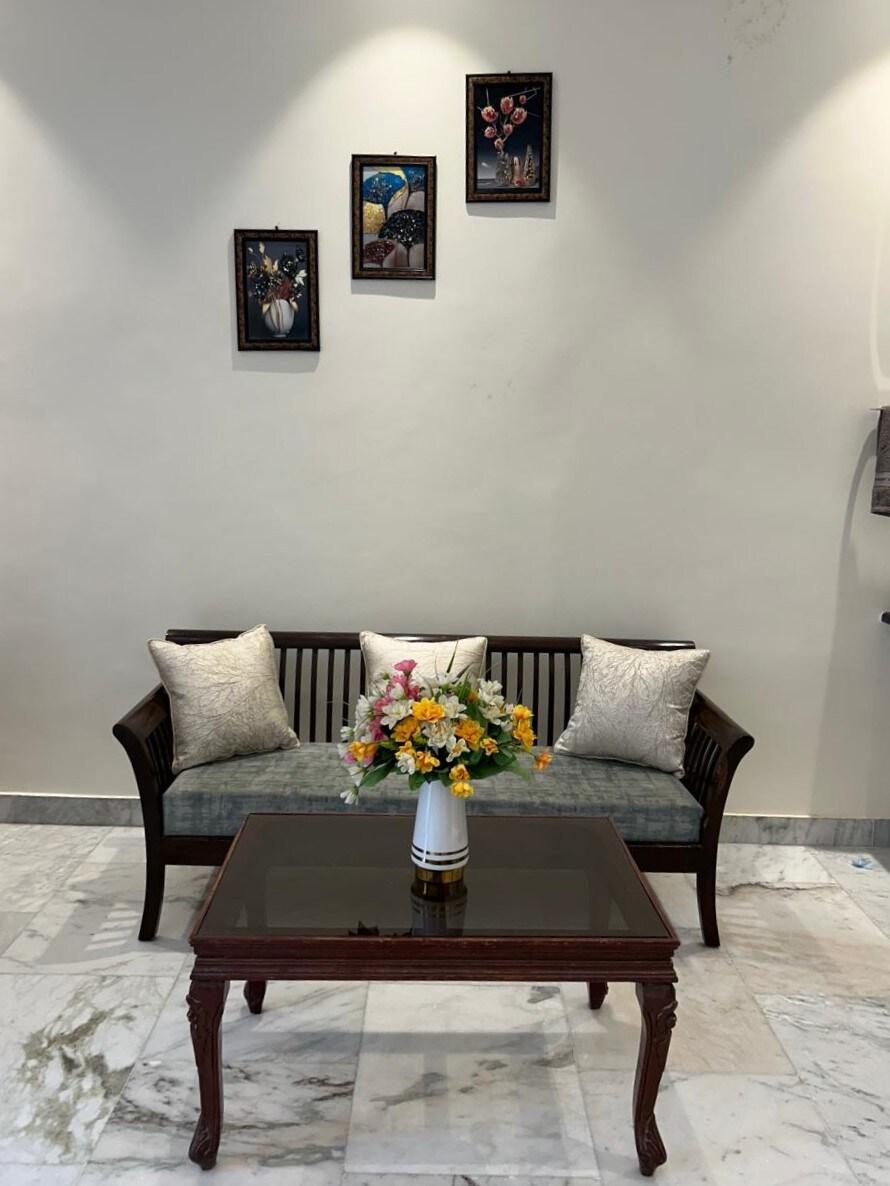 Book Sharda Home Stay: Near Sankat Mochan Temple, BHU – Best Hotel in Varanasi