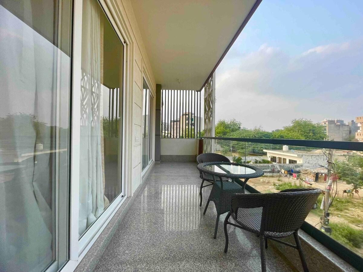 Book 17. 3bhk Pvt.Theater Screen,relax luxury,by instay – Best Hotel in New Delhi and NCR