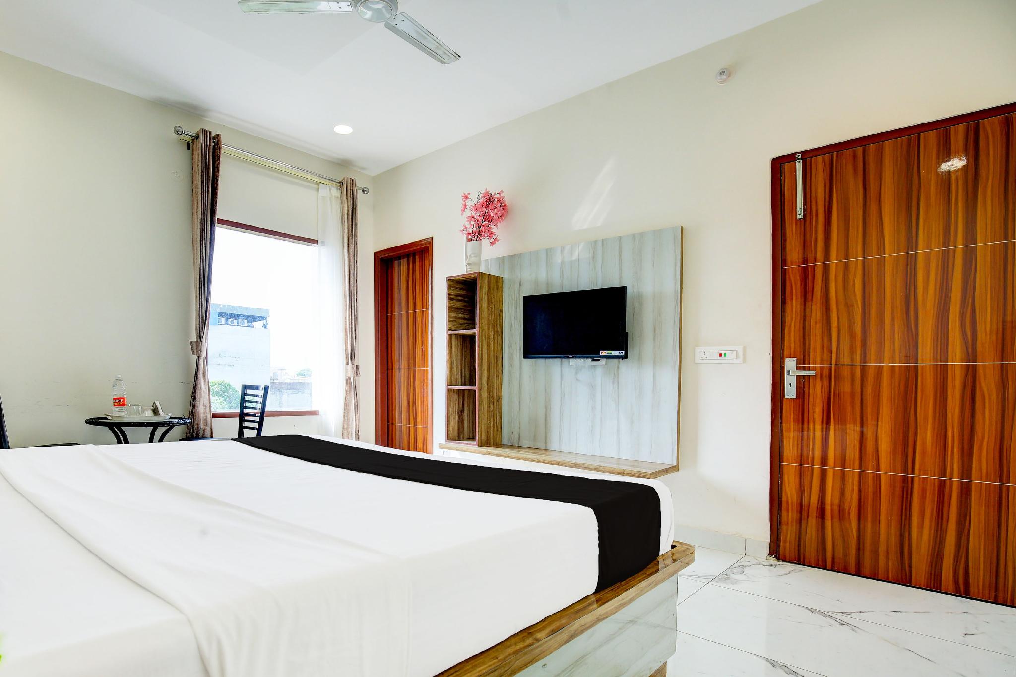Book Hotel O THE SILVER TULIP – Best Hotel in Ludhiana