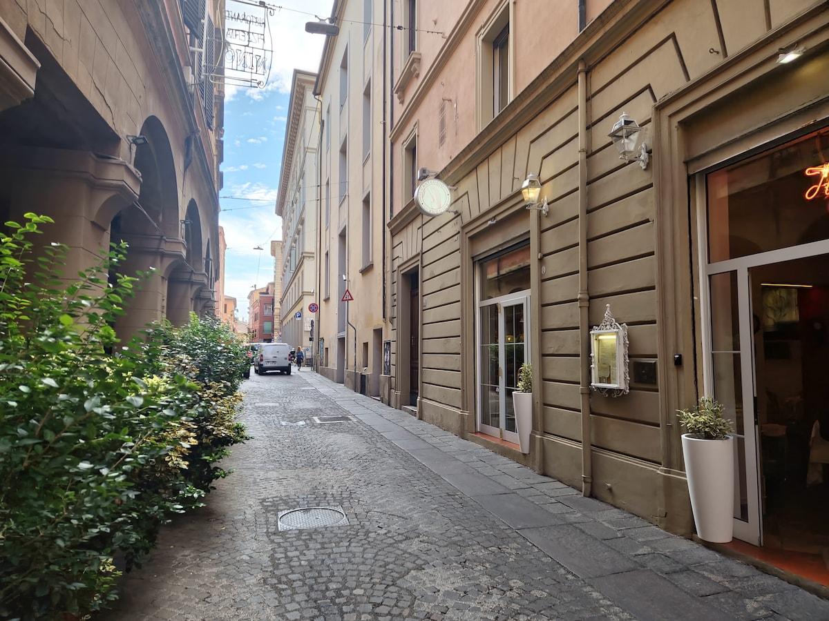 Book Corte Galliera 2 – self check-in – Best Hotel in Bologna