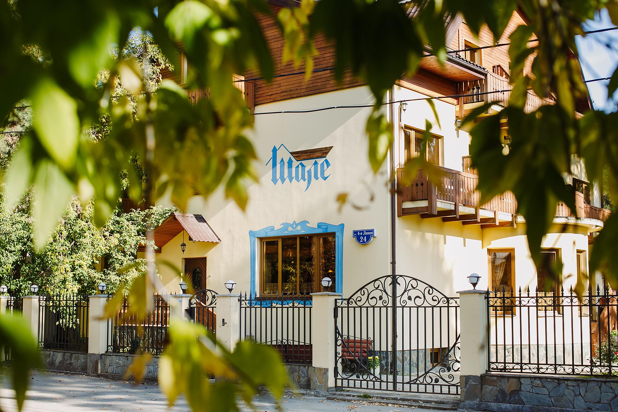 CHALET hotel 
