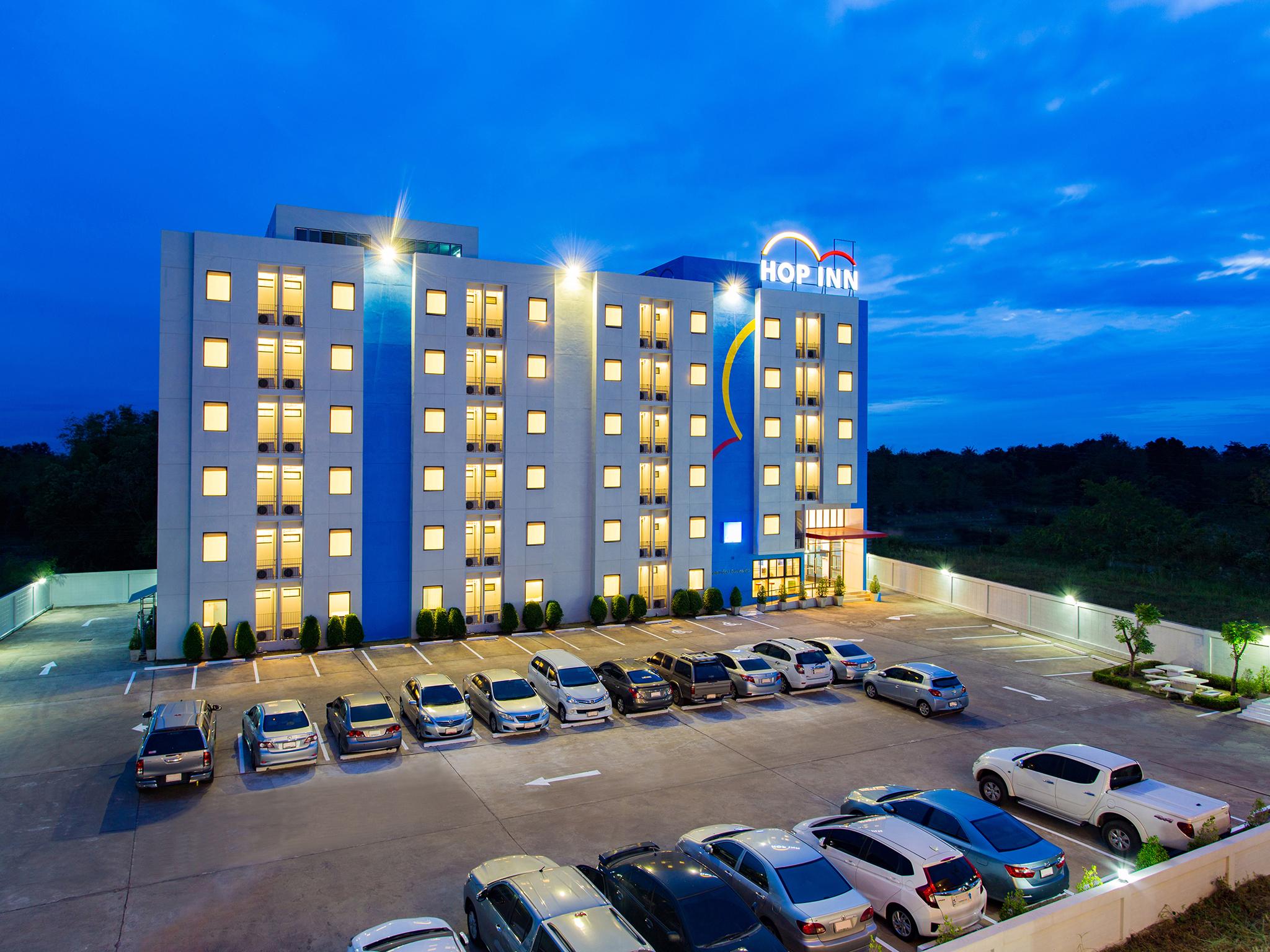 Hop Inn Trang Ideally located in the prime touristic area of Trang City Center, Hop Inn Trang promises a relaxing and wonderful visit. Both business travelers and tourists can enjoy the hotels facilities and servi