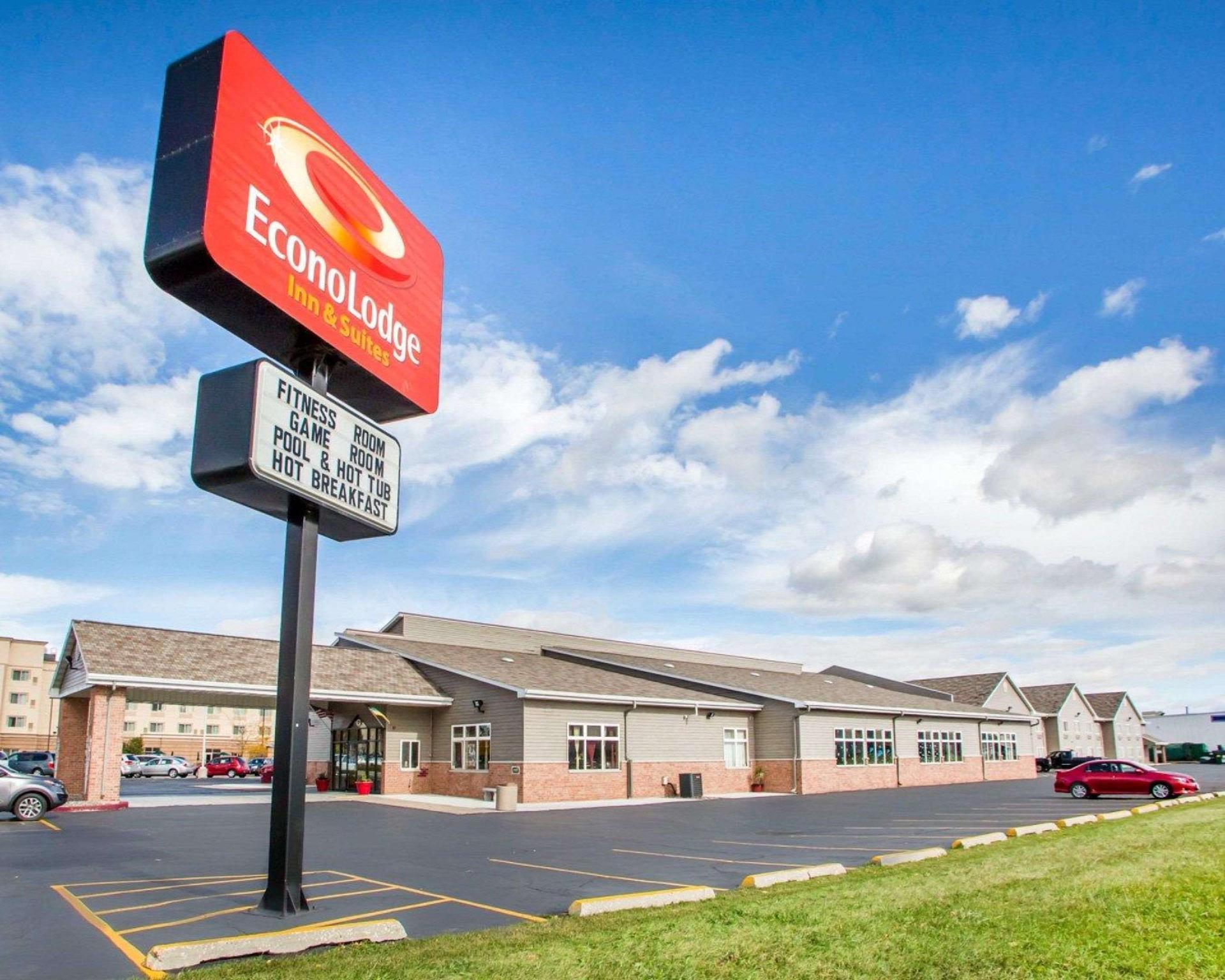 Clarion Pointe The 3-star Econo Lodge Inn and Suites Green Bay offers comfort and convenience whether youre on business or holiday in Green Bay (WI). Offering a variety of facilities and services, the hotel provide