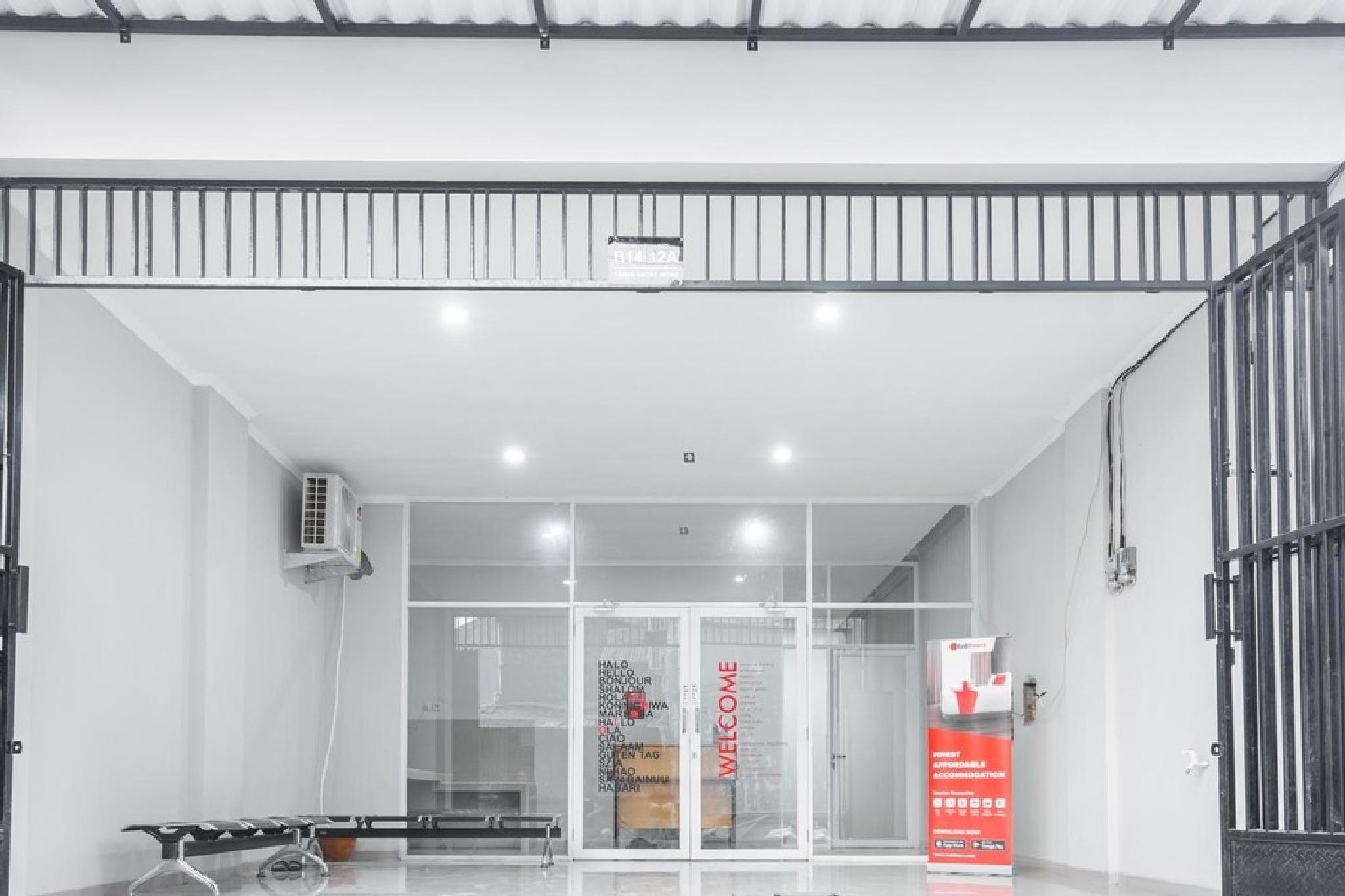 This photo about RedDoorz near Bandara City Mall Tangerang shared on HyHotel.com