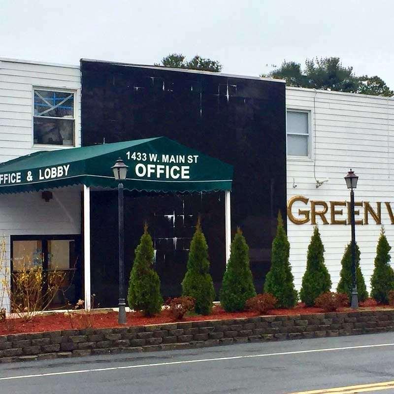 Greenview Inn Riverhead The 3.5-star Greenview Inn Riverhead offers comfort and convenience whether youre on business or holiday in Riverhead (NY). Offering a variety of facilities and services, the hotel provides all you n