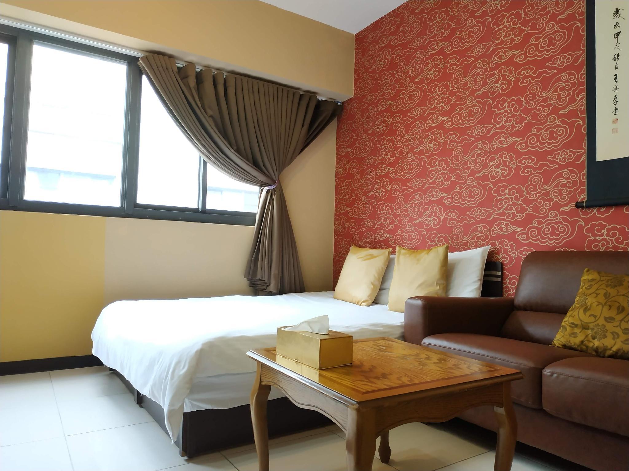 This photo about Hakuna-Forest hut-5127F shared on HyHotel.com
