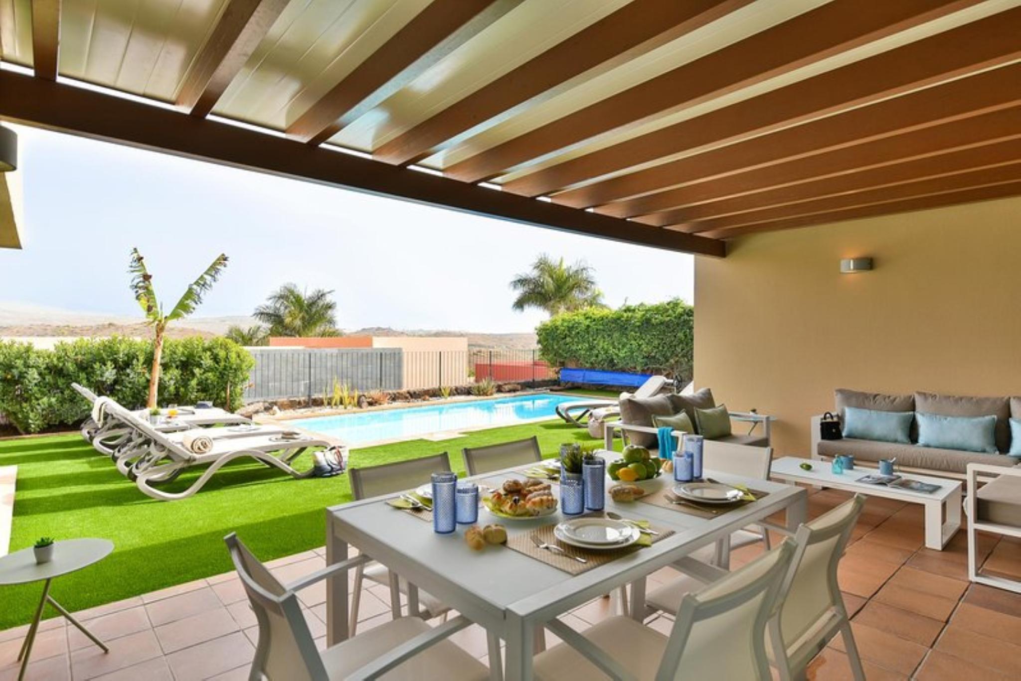 This photo about 107946 - Villa in Maspalomas shared on HyHotel.com
