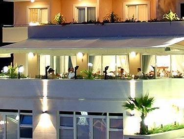 Hotel Rosina Stop at Hotel Rosina to discover the wonders of Makarska. Offering a variety of facilities and services, the hotel provides all you need for a good nights sleep. Facilities like casino, 24-hour front