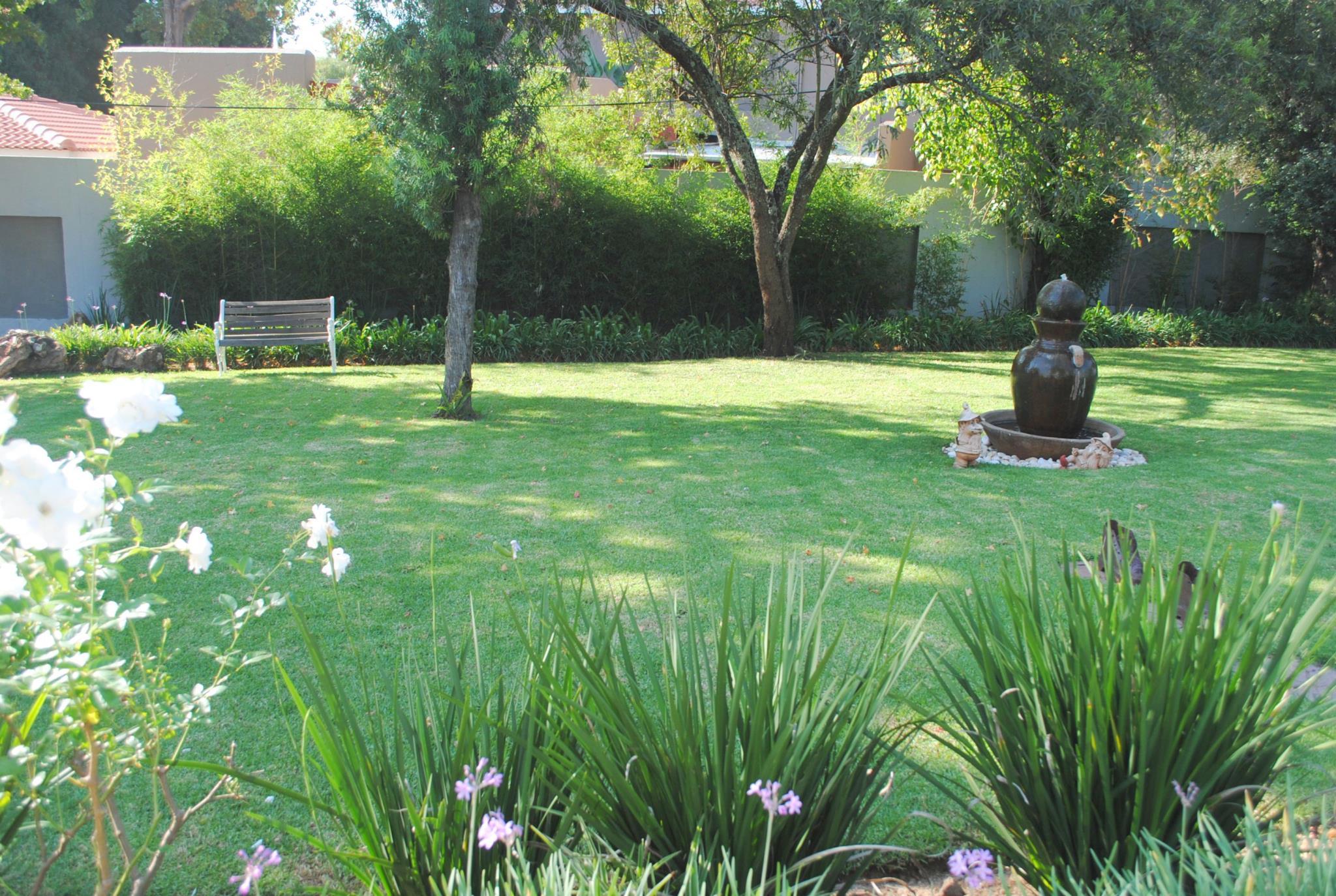 6 on Morris Guest Lodge Set in a prime location of Johannesburg, 6 on Morris Guest Lodge puts everything the city has to offer just outside your doorstep. The property features a wide range of facilities to make your stay a 