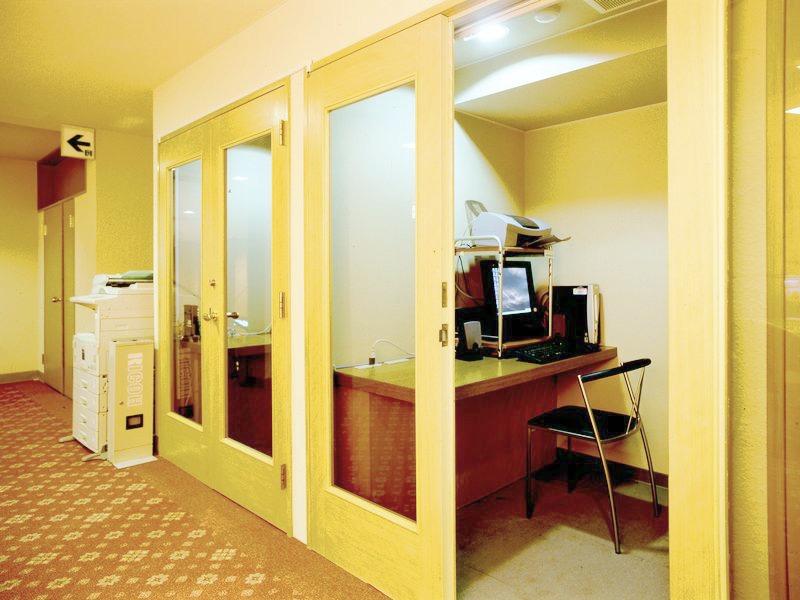 Mombetsu Central Hotel Ideally located in the prime touristic area of Central Monbetsu, Mombetsu Central Hotel promises a relaxing and wonderful visit. The hotel has everything you need for a comfortable stay. Free Wi-Fi in