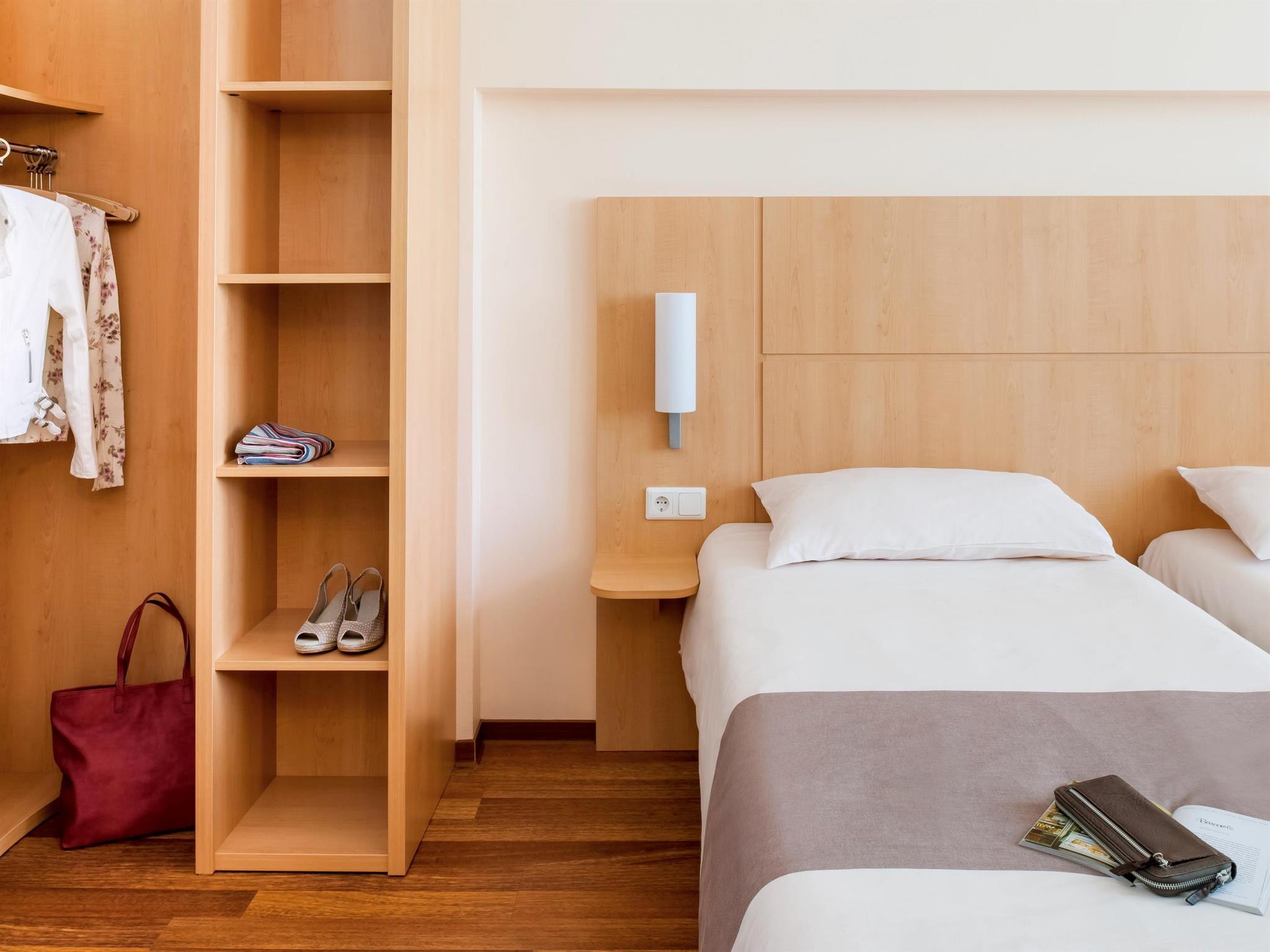 ibis Berlin Neukoelln Ibis Berlin Neukoelln is a popular choice amongst travelers in Berlin, whether exploring or just passing through. The hotel has everything you need for a comfortable stay. To be found at the hotel are