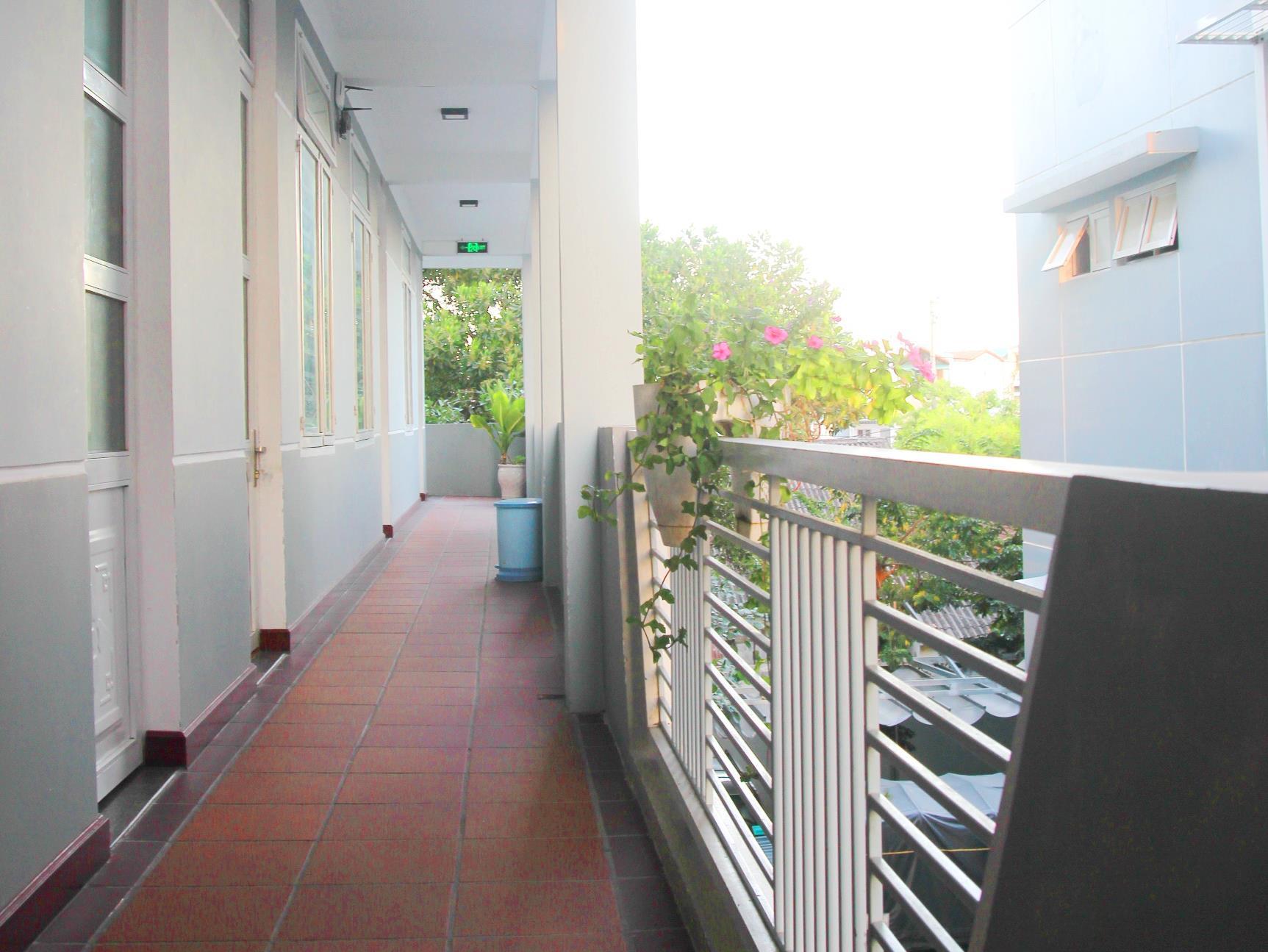 Quan Quan Hotel Set in a prime location of Da Nang, Quan Quan Hotel puts everything the city has to offer just outside your doorstep. Offering a variety of facilities and services, the hotel provides all you need for