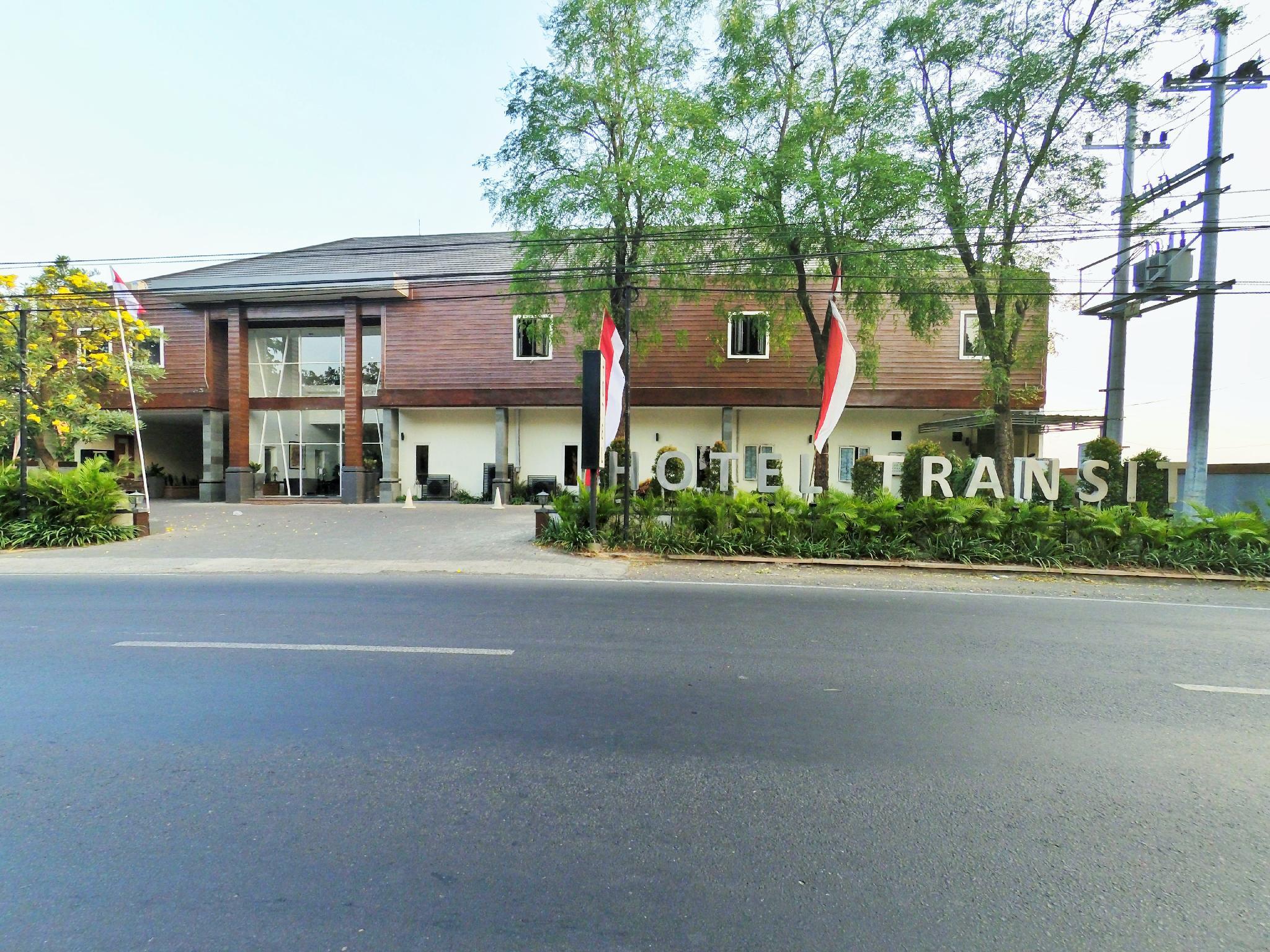 Hotel Transit Pasuruan Located in Gadingrejo, Hotel Transit Pasuruan is a perfect starting point from which to explore Pasuruan. The hotel offers guests a range of services and amenities designed to provide comfort and conv