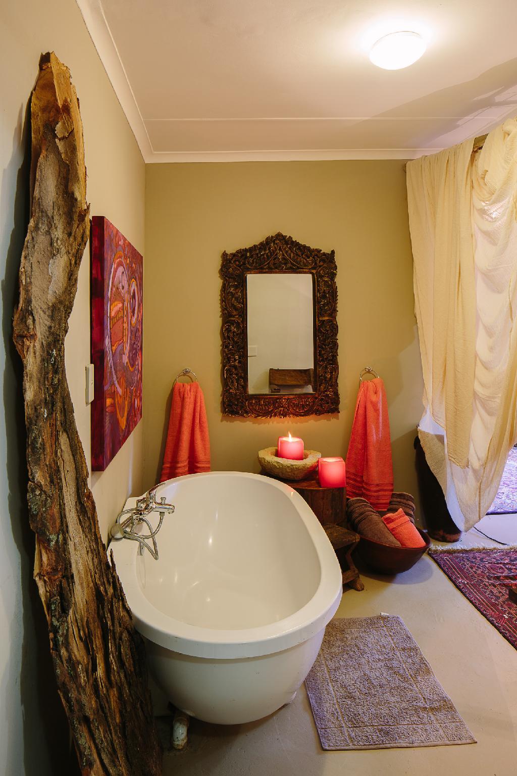 The Art Guesthouse Stop at The Art Guesthouse to discover the wonders of Hartbeespoort. Offering a variety of facilities and services, the hotel provides all you need for a good nights sleep. Newspapers are there for g