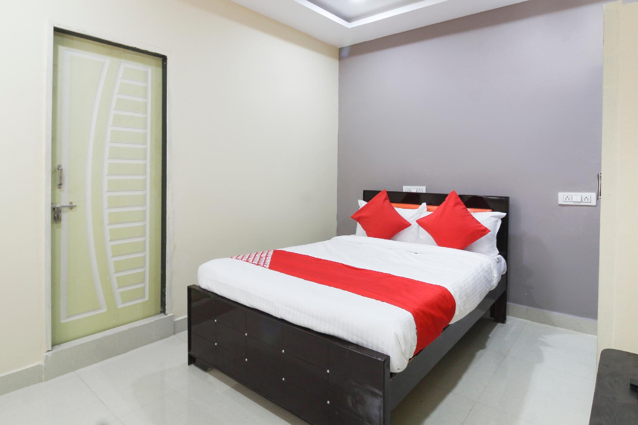 OYO 67589 Shiva Balaji Lodge, Hyderabad