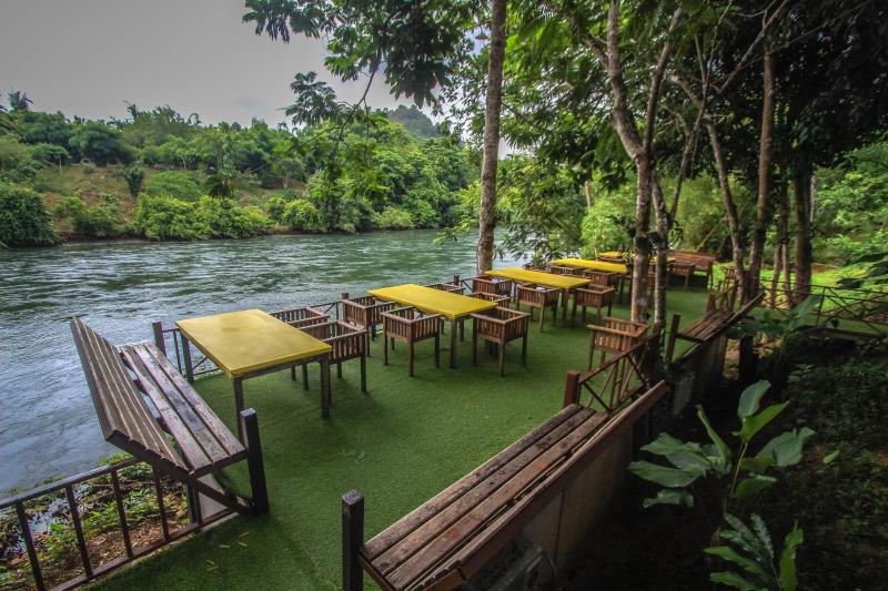 River View Resort At Chaewlan Located in Ban Ta Khun, River View Resort At Chaewlan is a perfect starting point from which to explore Suratthani. The hotel has everything you need for a comfortable stay. To be found at the hotel a