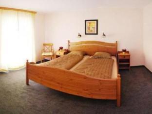 This photo about Hotel Szabadi shared on HyHotel.com