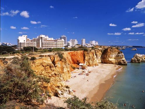 TURIM Presidente Hotel Stop at Apartamentos Turisticos Presidente to discover the wonders of Portimao. The hotel offers a high standard of service and amenities to suit the individual needs of all travelers. 24-hour front d