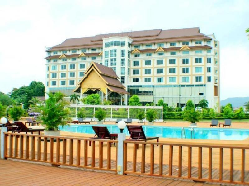 Arawan Riverside Hotel The 4-star Arawan Riverside Hotel offers comfort and convenience whether youre on business or holiday in Pakse. The hotel has everything you need for a comfortable stay. Free Wi-Fi in all rooms, 24-h