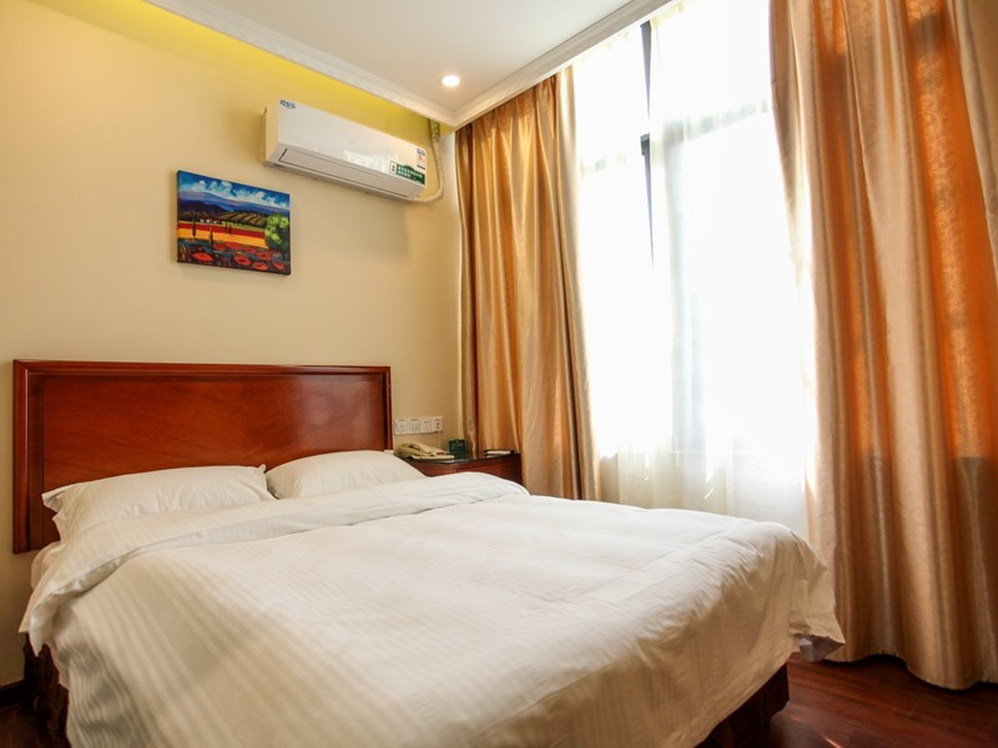 This photo about GreenTree Alliance Suzhou Xiangcheng Avenue Zhongxiang Hotel shared on HyHotel.com