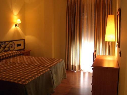 Hotel La Bodega Hotel La Bodega is conveniently located in the popular Ciudad-Rodrigo area. The hotel offers guests a range of services and amenities designed to provide comfort and convenience. Service-minded staff 