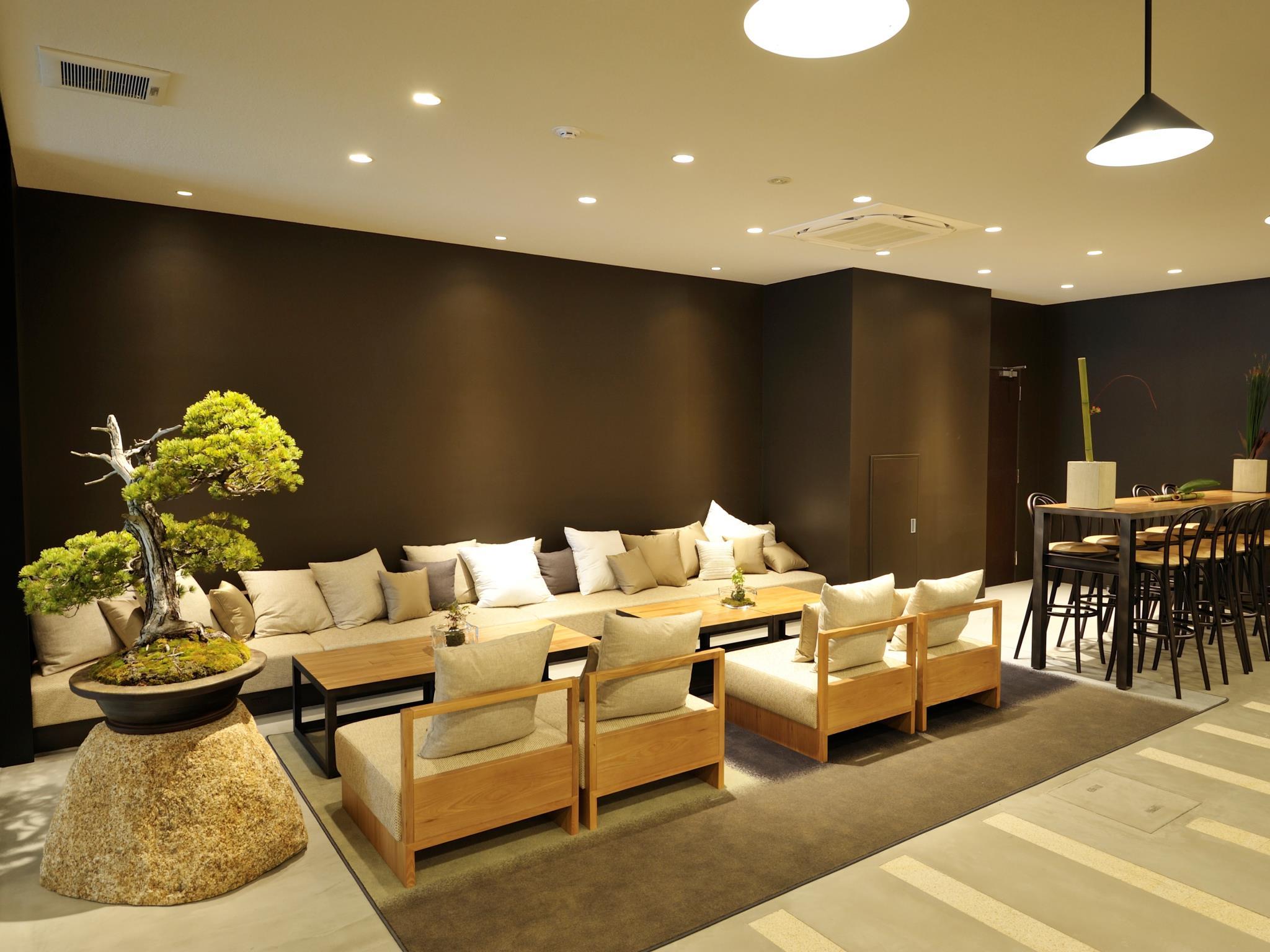 hotel androoms Osaka Hommachi Set in a prime location of Osaka, hotel androoms Osaka Hommachi puts everything the city has to offer just outside your doorstep. Offering a variety of facilities and services, the hotel provides all 