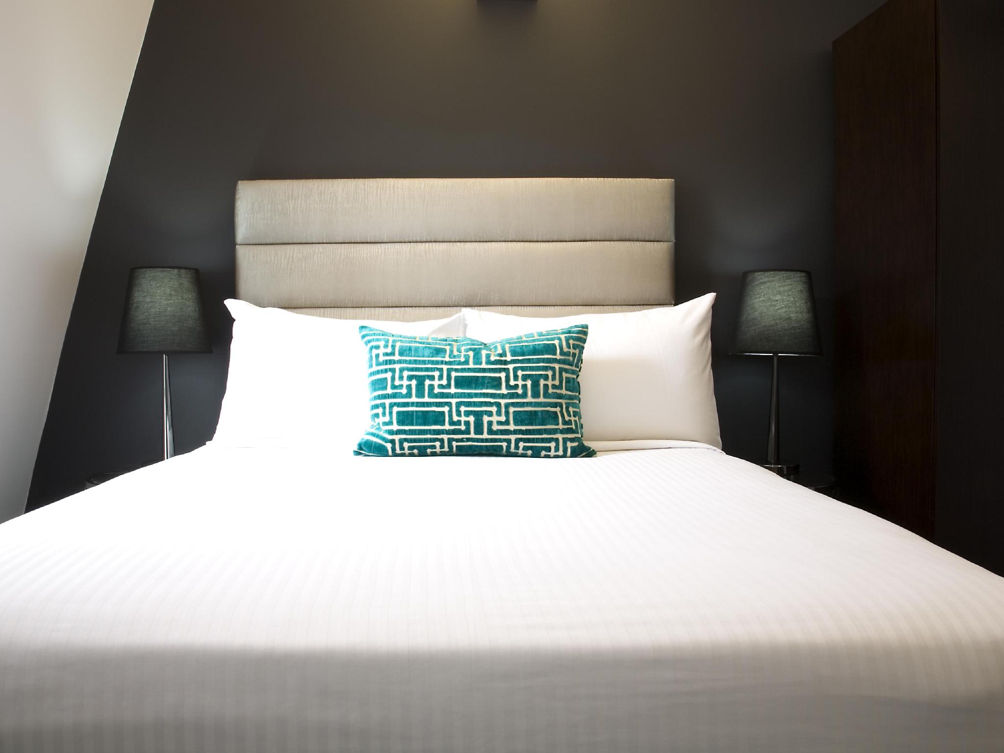 Hotel Challis Located in Potts Point, Hotel Challis is a perfect starting point from which to explore Sydney. Both business travelers and tourists can enjoy the hotels facilities and services. Free Wi-Fi in all ro