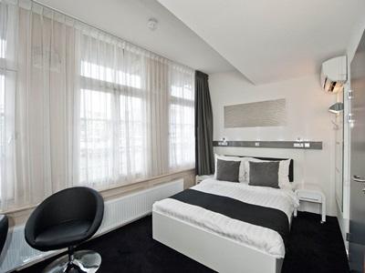 full house comfort quiet room with city view