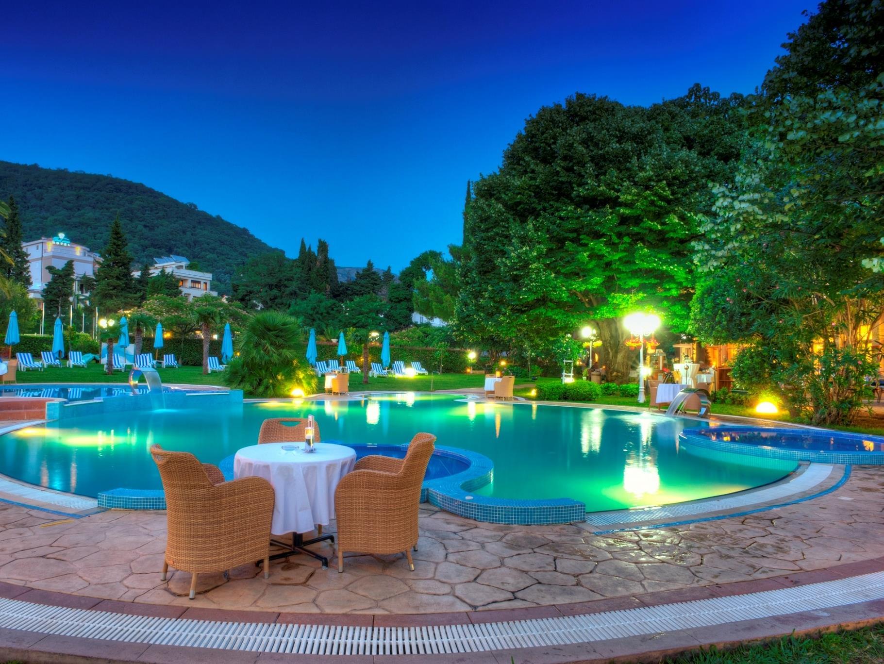 Hotel Rivijera Stop at Hotel Rivijera to discover the wonders of Petrovac. Offering a variety of facilities and services, the hotel provides all you need for a good nights sleep. Service-minded staff will welcome a