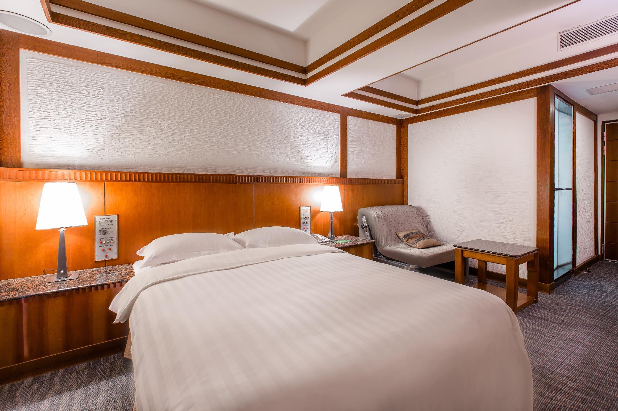 Kingshi Hotel The 3-star Kingshi Hotel offers comfort and convenience whether youre on business or holiday in Taipei. The property features a wide range of facilities to make your stay a pleasant experience. 24-ho