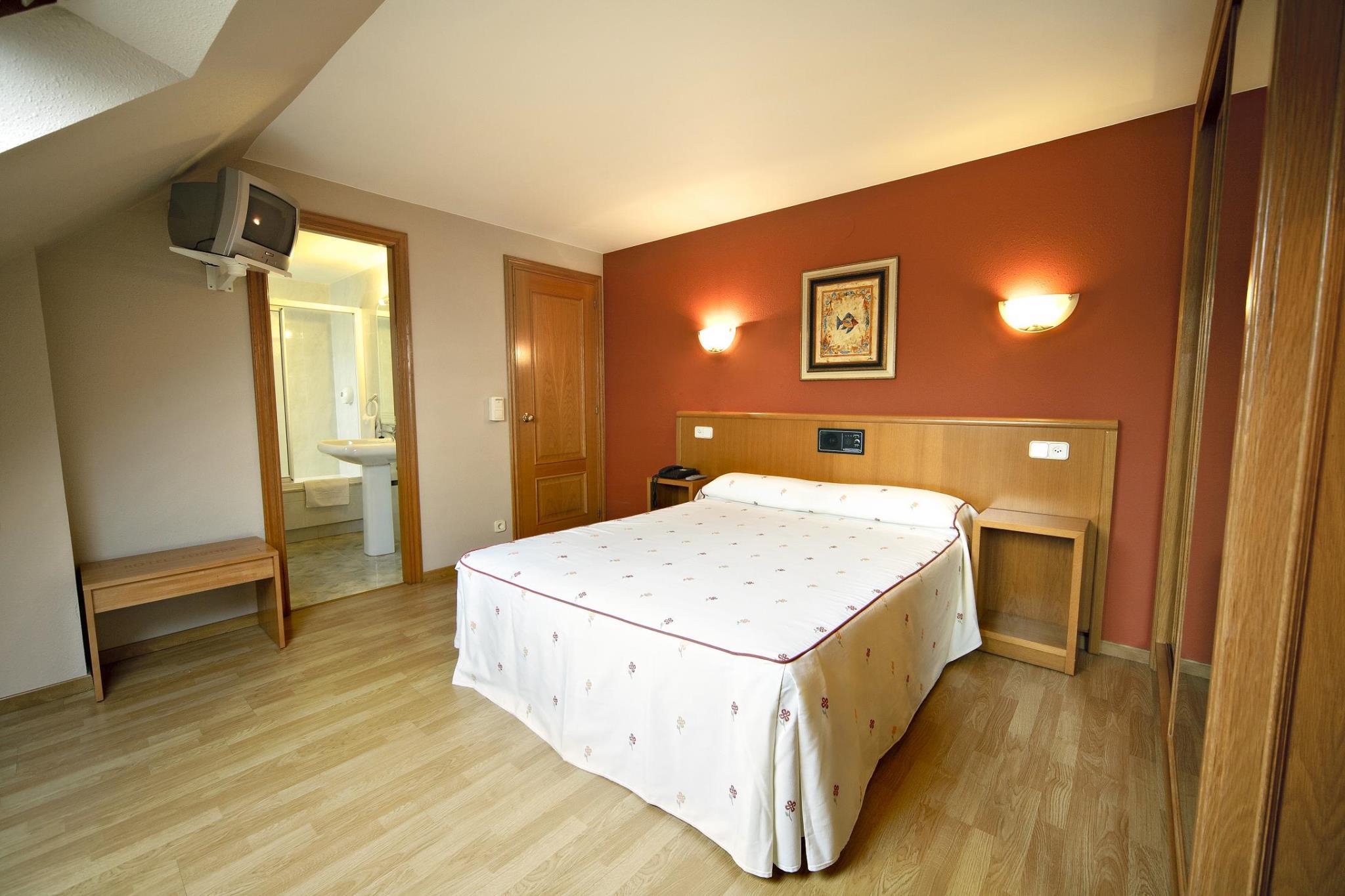 Hotel Europa Arteixo Set in a prime location of Arteixo, Hotel Europa Arteixo puts everything the city has to offer just outside your doorstep. The property features a wide range of facilities to make your stay a pleasant