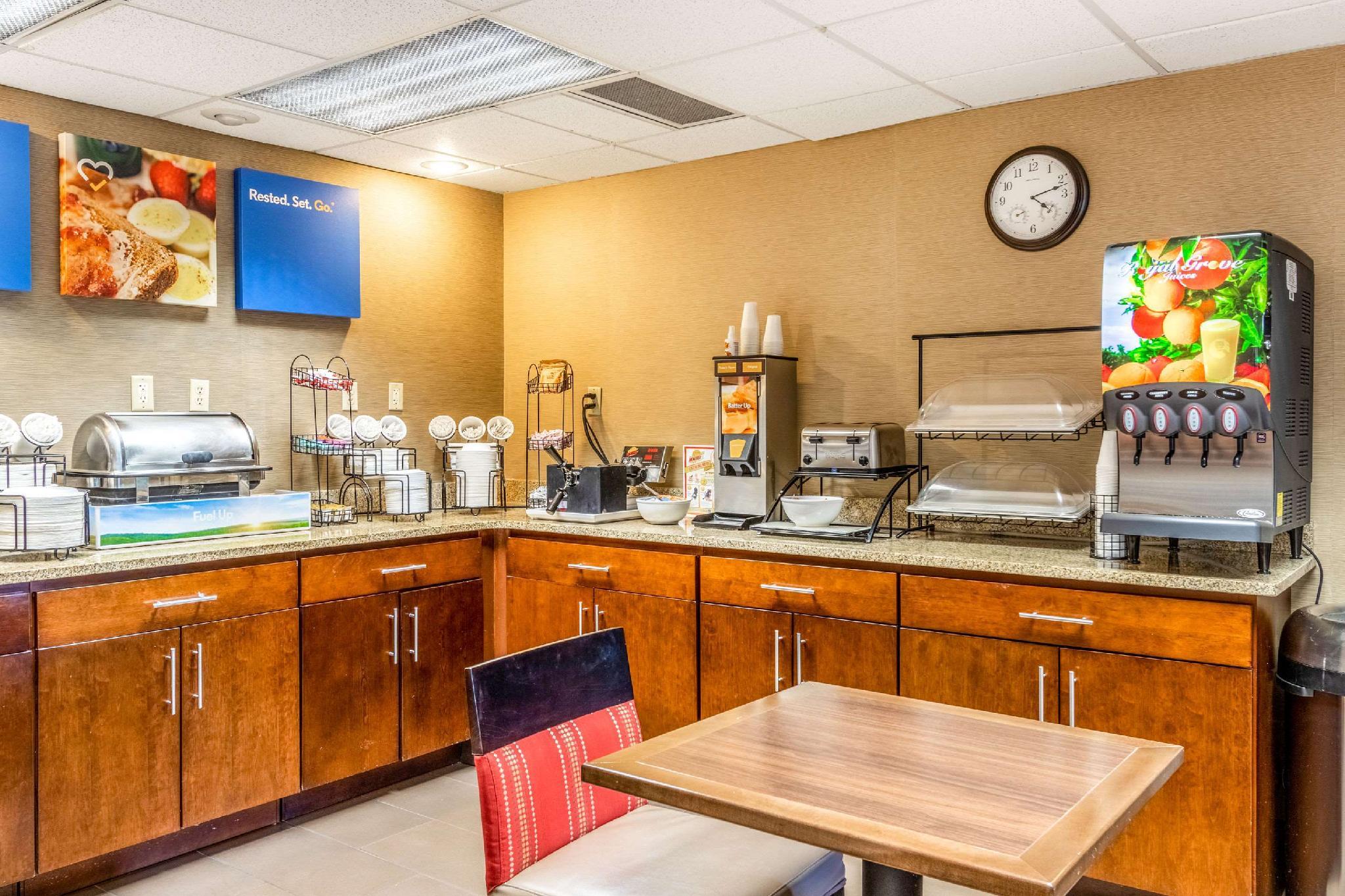 Comfort Inn Located in Tucson Suburbs, Comfort Inn Tucson is a perfect starting point from which to explore Tucson (AZ). The hotel offers a wide range of amenities and perks to ensure you have a great time. 24-ho