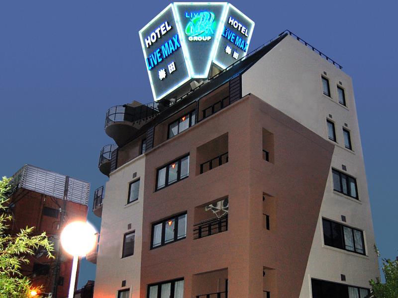 Hotel Livemax Umeda Located in Umeda, Hotel Livemax Umeda is a perfect starting point from which to explore Osaka. The hotel offers guests a range of services and amenities designed to provide comfort and convenience. Fr