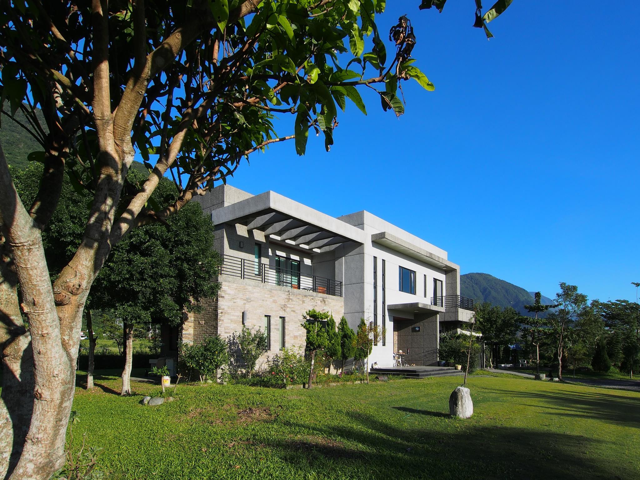 Viasea B&B Viasea B&B is a popular choice amongst travelers in Hualien, whether exploring or just passing through. Featuring a complete list of amenities, guests will find their stay at the property a comfortabl