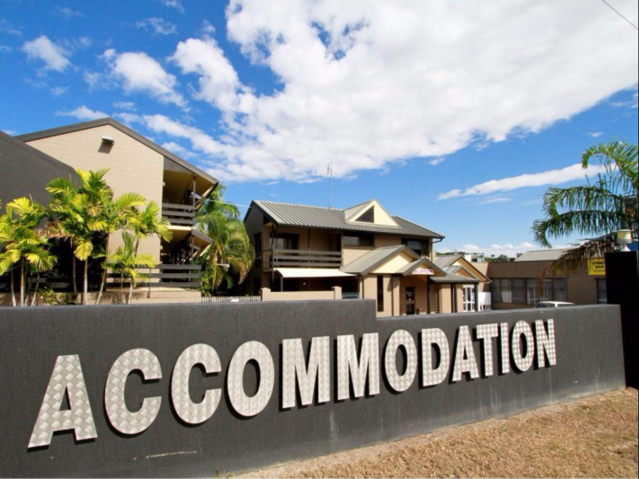 Cannonvale Reef Gateway Hotel Cannonvale Reef Gateway Hotel is conveniently located in the popular Airlie Beach area. The hotel offers a high standard of service and amenities to suit the individual needs of all travelers. Daily h