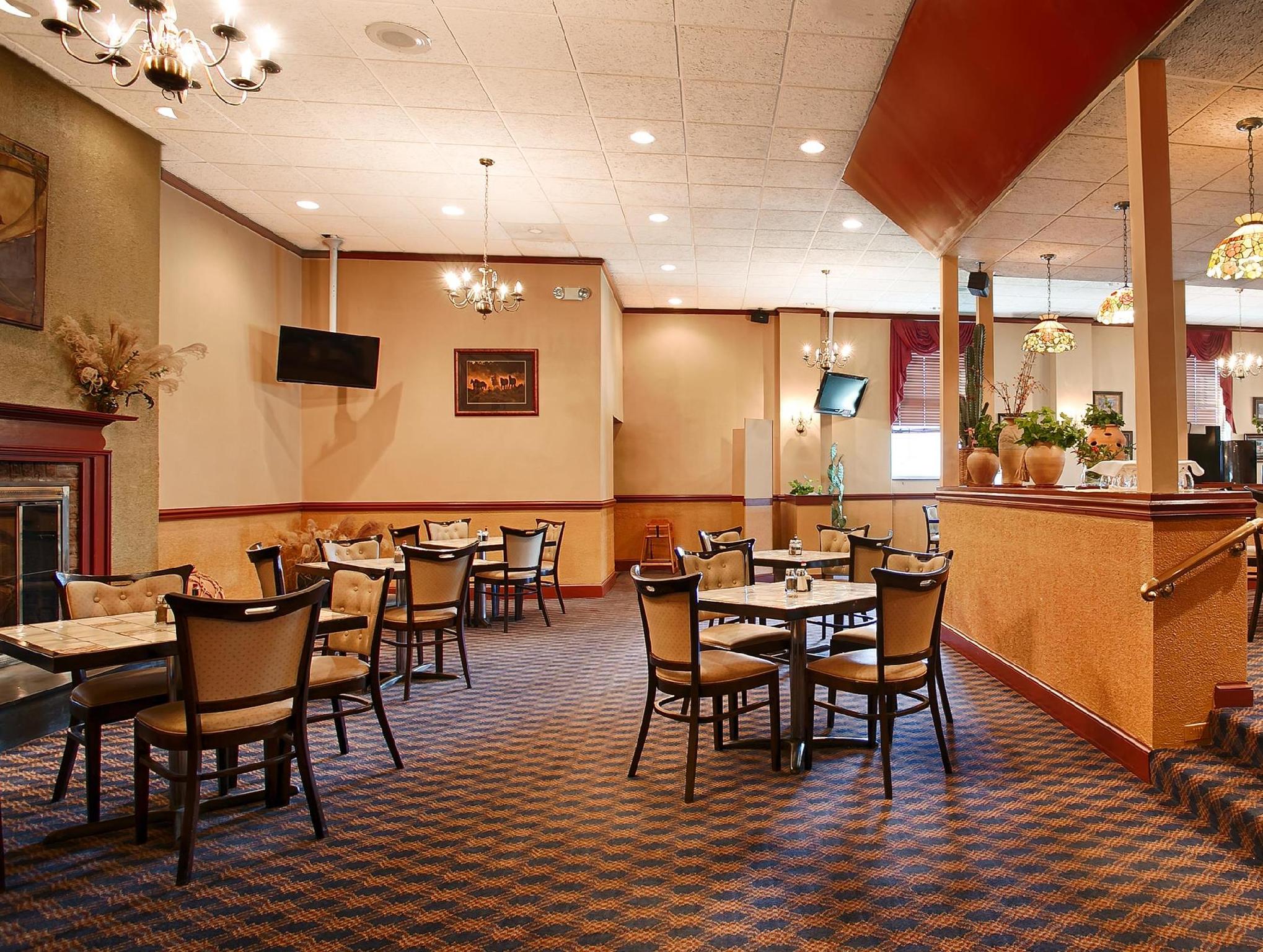 Clarion Inn Falls Church-Arlington Set in a prime location of Falls Church (VA), Best Western Falls Church Inn puts everything the city has to offer just outside your doorstep. The property features a wide range of facilities to make y