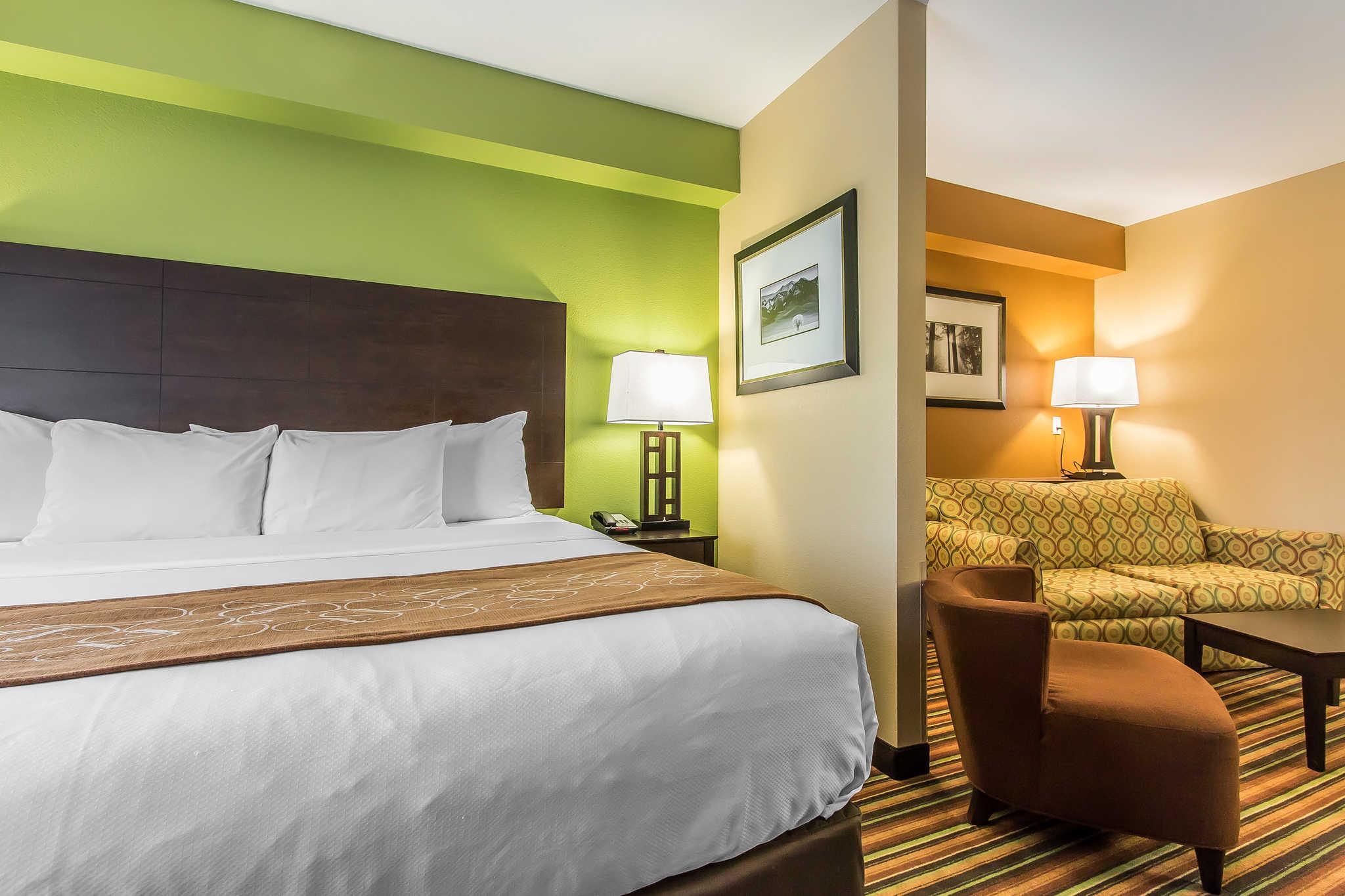 Comfort Suites Jackson I-40 The 3-star Comfort Suites offers comfort and convenience whether youre on business or holiday in Jackson (TN). The hotel offers guests a range of services and amenities designed to provide comfort an