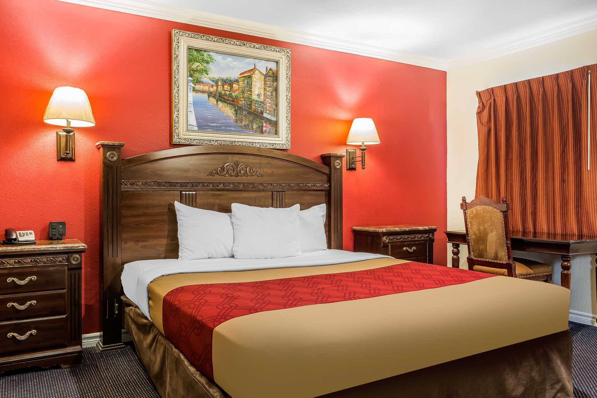 Econo Lodge Long Beach Hotel Set in a prime location of Los Angeles (CA), Econo Lodge Long Beach Hotel puts everything the city has to offer just outside your doorstep. The hotel has everything you need for a comfortable stay. Fa