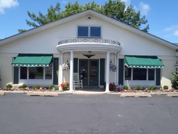 Glass House Inn Erie Near I-90 & I-79 Set in a prime location of Erie (PA), Glass House Inn puts everything the city has to offer just outside your doorstep. The hotel has everything you need for a comfortable stay. To be found at the hot