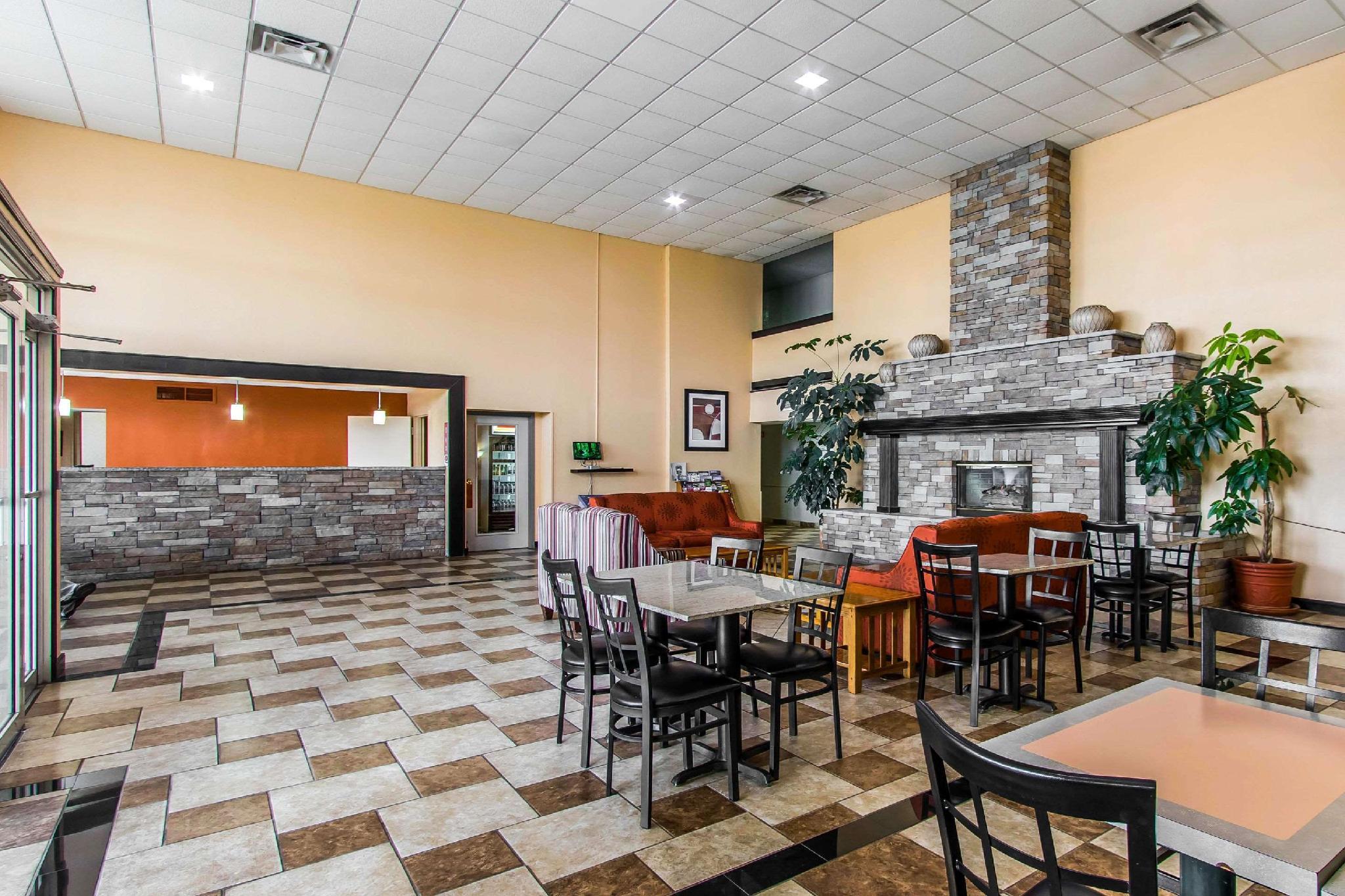 Econo Lodge The 1.5-star Econo Lodge offers comfort and convenience whether youre on business or holiday in Ardmore (OK). The property features a wide range of facilities to make your stay a pleasant experience.