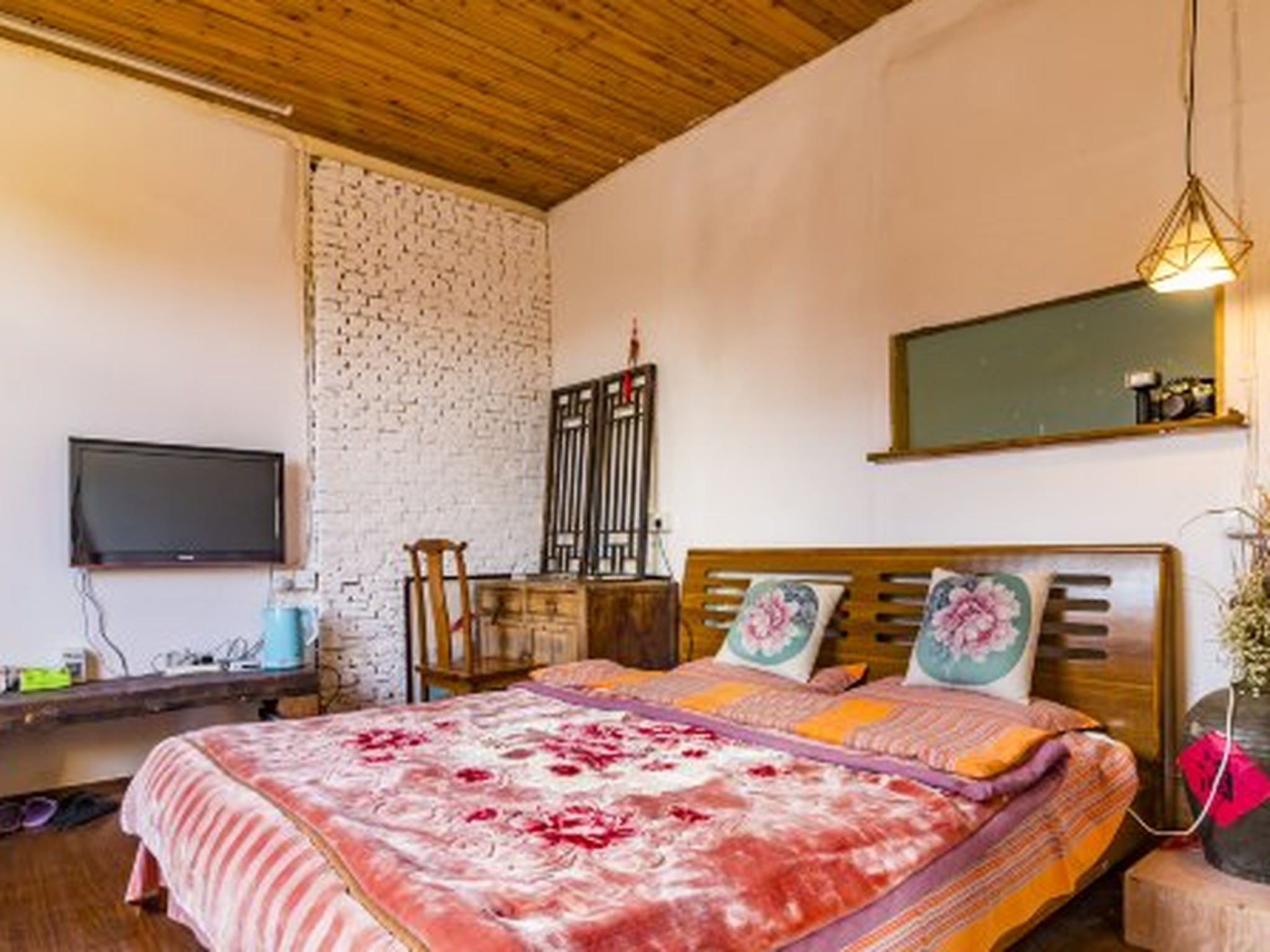 This photo about Encounter 92 Inn shared on HyHotel.com