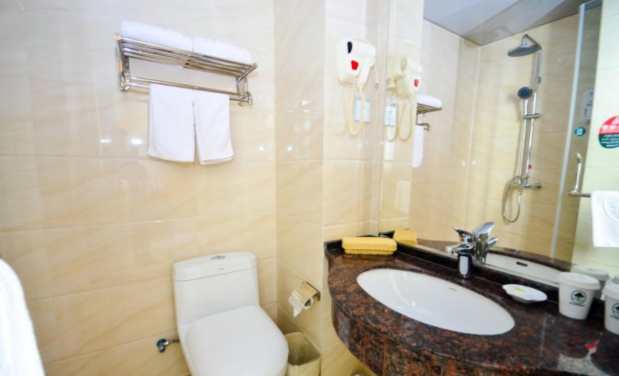This photo about GreenTree Inn XuZhou South JieFang Road XiMaTai HuBuShan Business Hotel shared on HyHotel.com