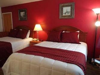 Ramada by Wyndham Kingman Ramada Kingman is conveniently located in the popular Hilltop area. The property has everything you need for a comfortable stay. Room service, laundry service are just some of the facilities on offer.