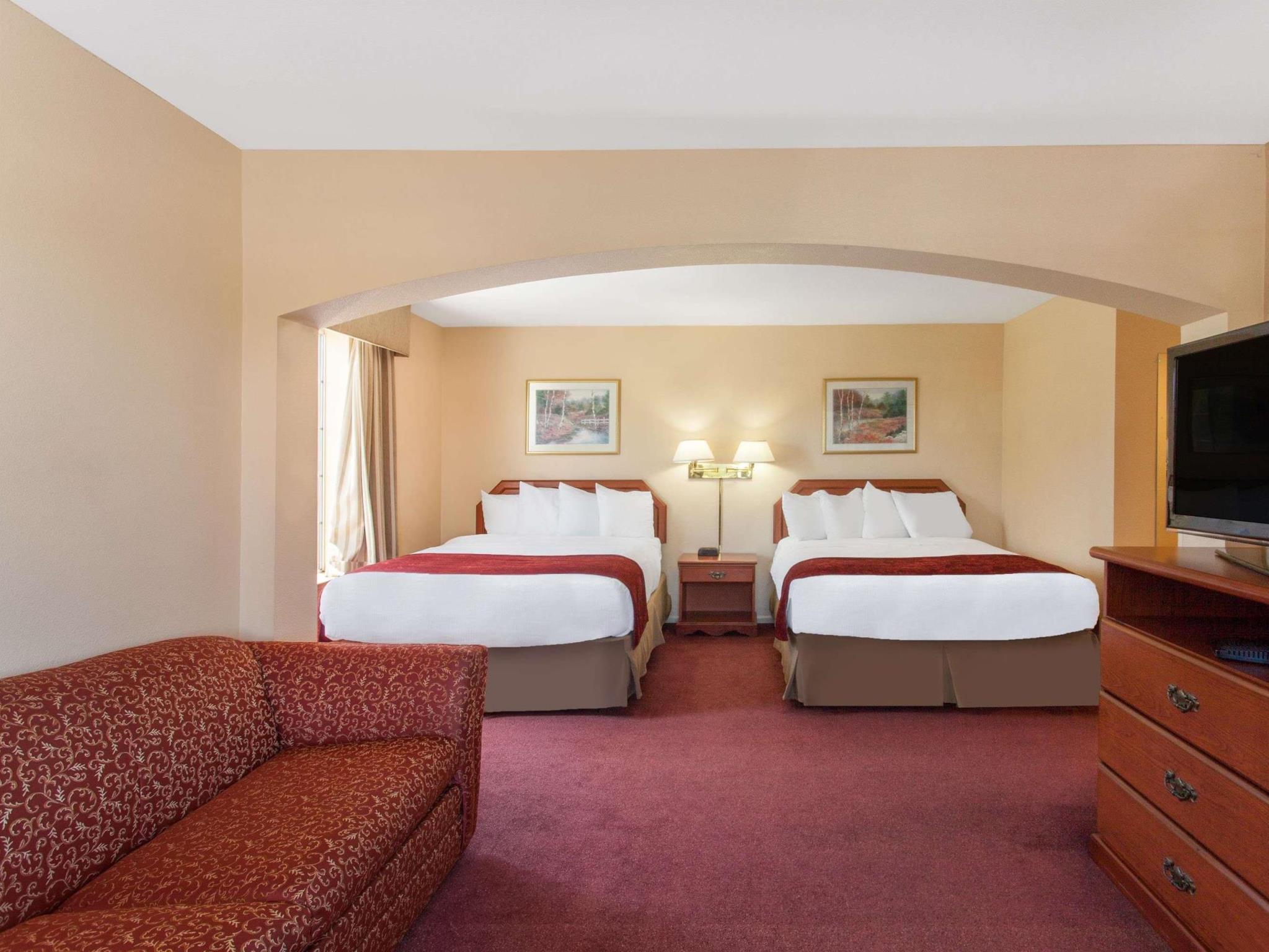 Ramada by Wyndham Fresno Northwest Ramada Fresno Northwest is a popular choice amongst travelers in Fresno (CA), whether exploring or just passing through. The property features a wide range of facilities to make your stay a pleasant e