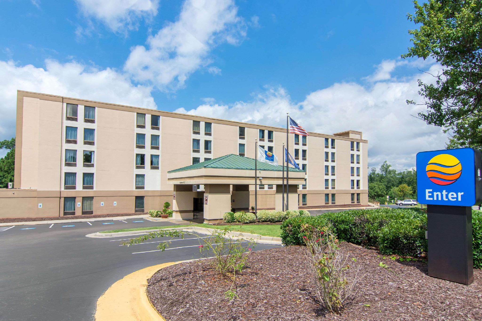 Comfort Inn Chester - Richmond South Located in Chester, Comfort Inn is a perfect starting point from which to explore Chester (VA). The hotel has everything you need for a comfortable stay. Wi-Fi in public areas, car park are on the lis